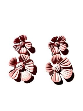 NWT Daisy Drop Statement Earrings in Warm Pink